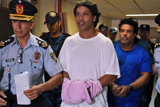 Jaksa Paraguay Bidik Ronaldinho Dalam Kasus Pencucian Uang