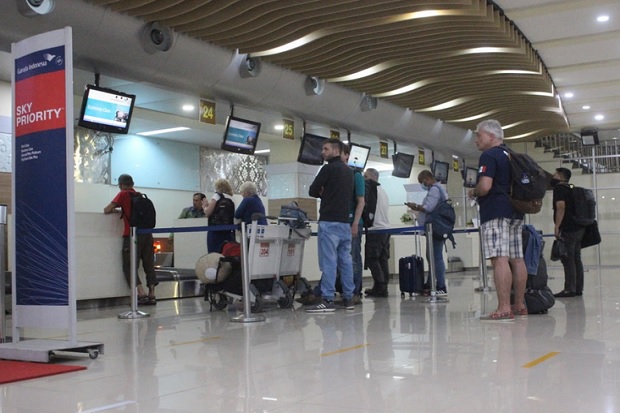 Bandara Sam Ratulangi Manado Terapkan Social Distancing