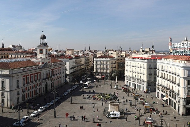 COVID-19 Sudah Bunuh 831 Orang di Spanyol, Seluruh Hotel Ditutup