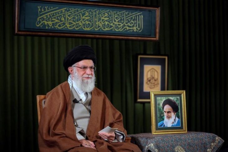 Khamenei Puji Warga Iran dalam Perang Lawan Virus Corona