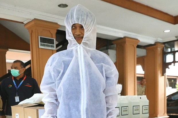 Alat Pelindung Diri Susah Didapat, RSUD Dr Moewardi Bikin Baju Hazmat Sendiri