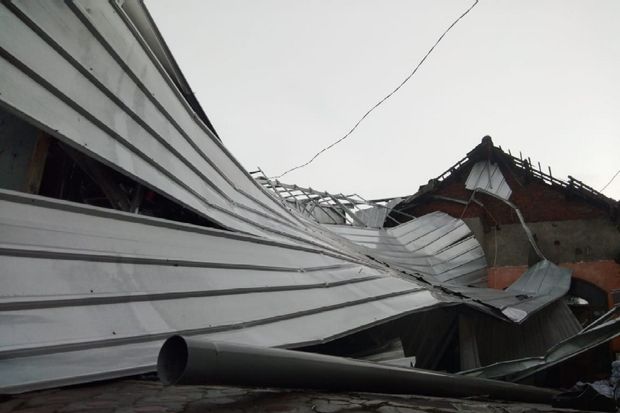 Angin Puting Beliung Hempaskan Rumah di Mojokerto, 1 Tewas 2 Kritis