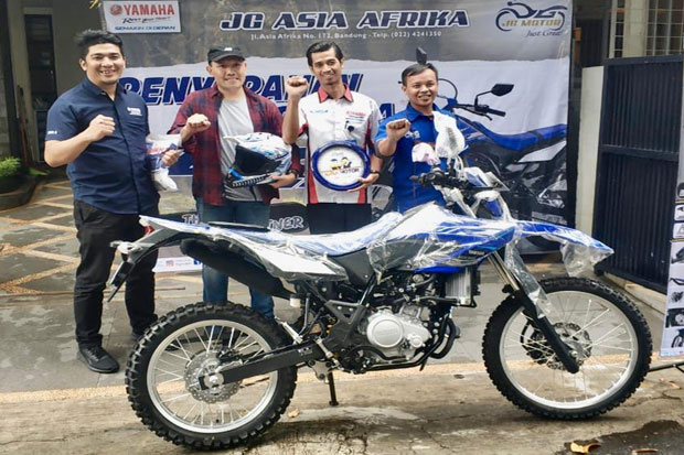 Yamaha Serahkan WR155  kepada Konsumen Pertama