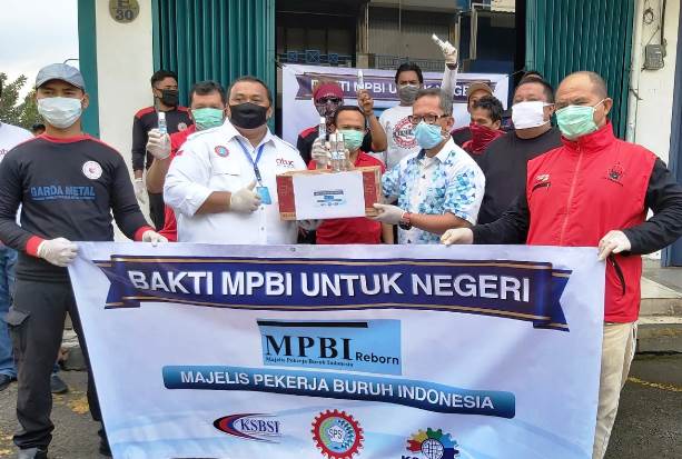 MPBI Bagikan 20.000 Hand Sanitizer di Basis-basis Buruh