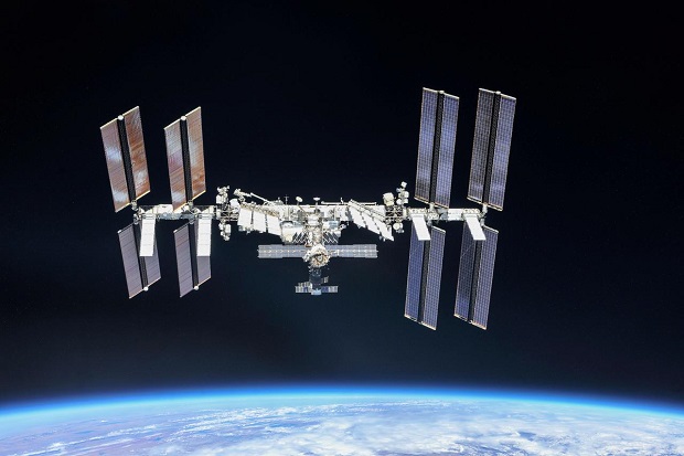 Rusia Pastikan Covid-19 Tak Tunda Kepulangan Para Astronot ke Bumi