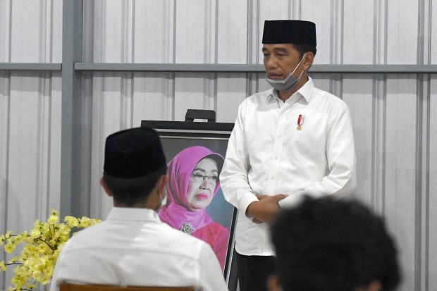 Presiden Jokowi Gelar Tahlilan untuk Ibunda Sudjiatmi Notomihardjo