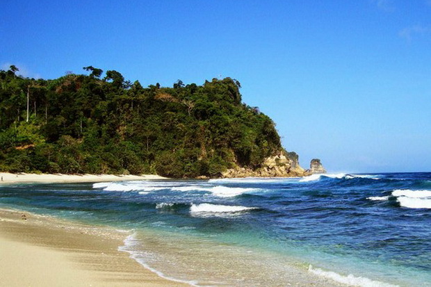 Pantai Ngalur, Surga Tersembunyi di Tulungagung