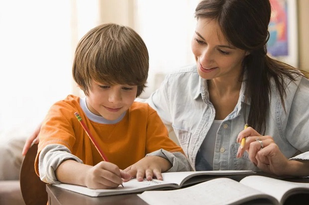 Pentingnya Orang Tua Temani Anak Belajar Selama di Rumah