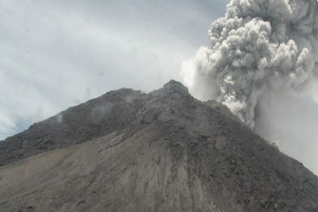 Kembali Erupsi, Merapi Semburkan Abu Vulkanik Setinggi 2.000 Meter