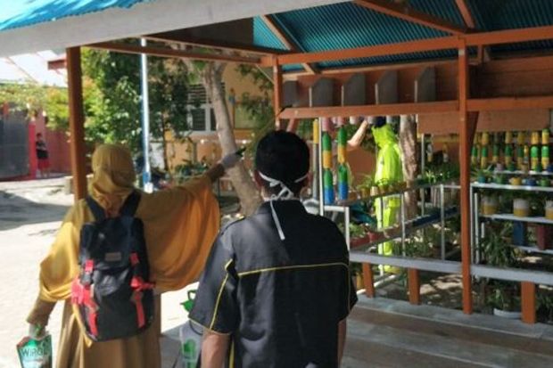 Cegah Penyebaran Wabah Corona, Pasar Sentral Kota Gorontalo Disemprot Desinfektan