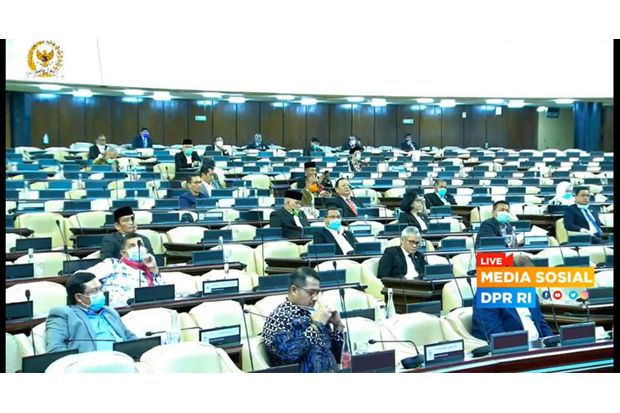 Hadiri Rapat Paripurna, 45 Anggota DPR Duduk Berjauhan