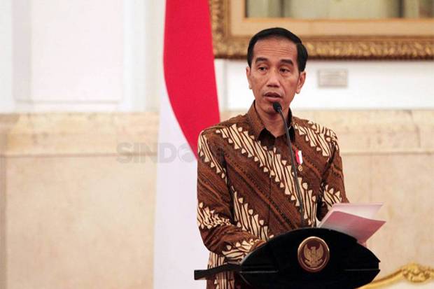 Jokowi Minta Apotek dan Toko Bahan Pokok Tetap Buka