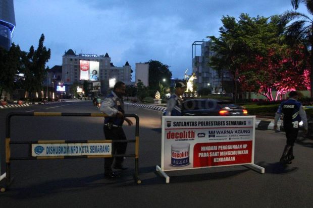 Menko Luhut Bakal Rapat Bahas Lockdown Jakarta