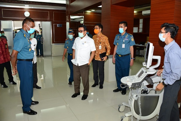 Moeldoko Serahkan Bantuan Alkes ke RSAL untuk Tangani Pandemi Corona