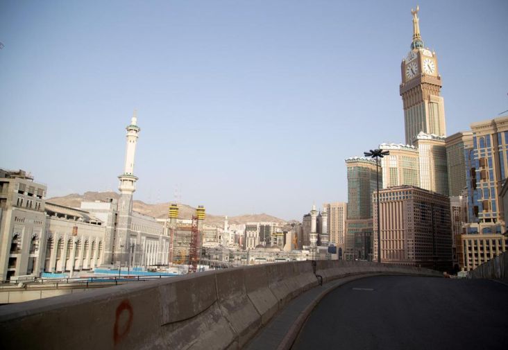 Raja Salman Bayar 60% Gaji 1,2 Juta Pekerja Saudi Selama 3 Bulan