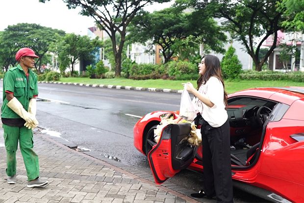 Kerupuk D⁮icantol di Pintu Ferrari, Aksi Sosial Pemilik MS Glow Viral Lagi