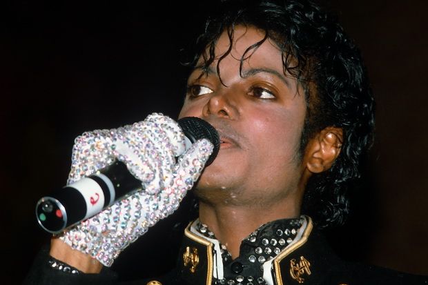 Sarung Tangan Michael Jackson Terjual Rp1,6 M di Acara Lelang