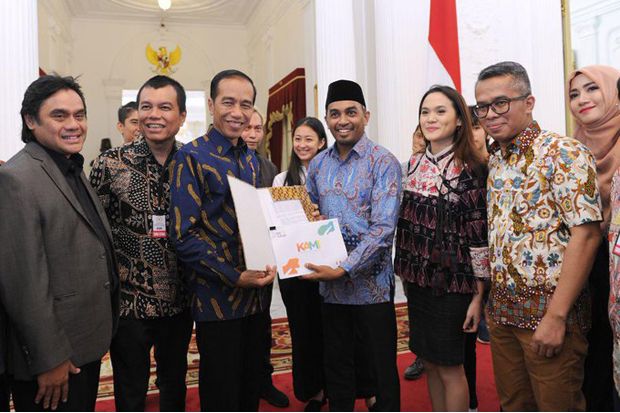 Posting Foto Bersama Glenn Fredly, Jokowi: Karyanya Tetap Abadi