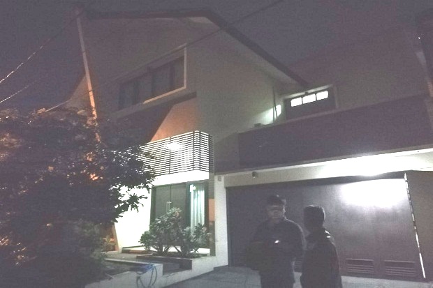 KPK Geledah Rumah Kontrakan Inneke Koesherawati di Arcamanik Bandung