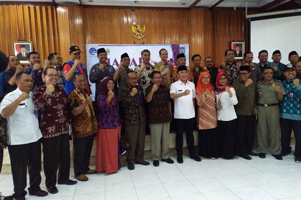 Serahkan Bantuan Rp3,5 M, Pj Gubernur Jabar Ingin Lombok Kembali Bangkit