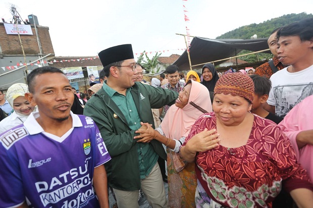 Emil Serahkan Rp2 Miliar Sumbangan 11.200 Netizen ke Korban Gempa Lombok