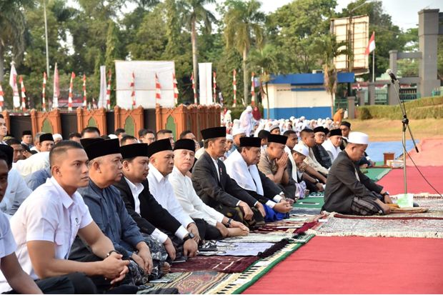 Pj Gubernur Jabar Dampingi Jokowi Salat Idul Adha di Kabupaten Bogor