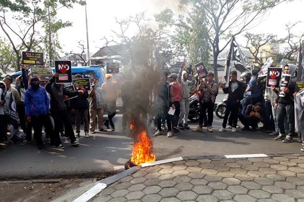 Tolak #2019GantiPresiden, Massa Geruduk Kantor DPW PKS Jabar