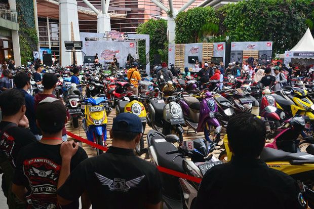 Ratusan Modifikator Motor Pamer Kreativitas di Bandung