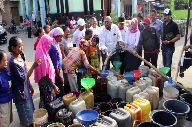 Caleg Partai Perindo Bagikan 32.000 Liter Air Bersih