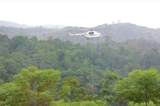 Helikopter Mi-8 Terus Padamkan Kebakaran di Hutan Gunung Ciremai