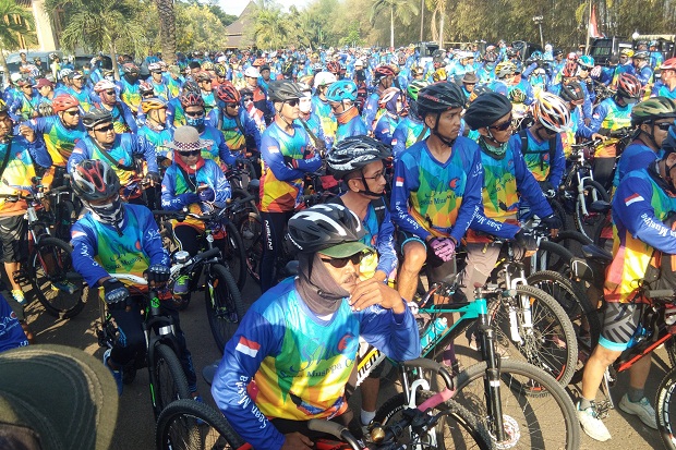 2.200 Pesepeda Ikuti Touring Bike SMC Keliling 20 Desa