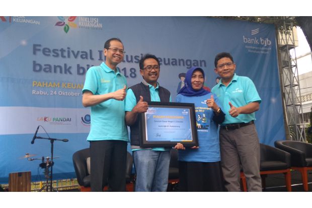Ratusan Pelajar Kota Bandung Ikuti Festival Inklusi Keuangan bank bjb dan OJK