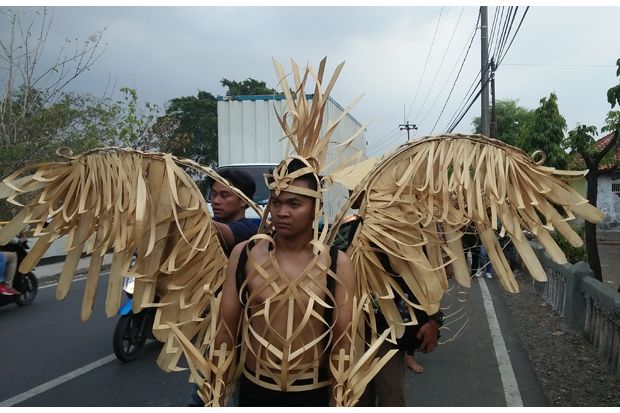 Karnaval Bambu Fashion Curi Perhatian Masyarakat
