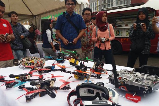 Puluhan Peserta Ikuti Kompetisi Balap Drone di Karawang
