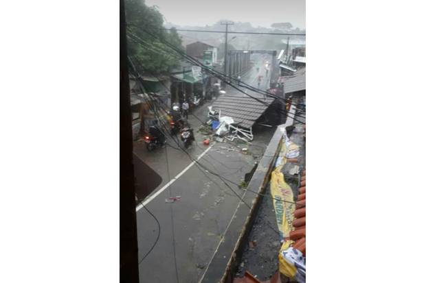 Begini Penampakan Dampak Puting Beliung yang Menerjang Bogor