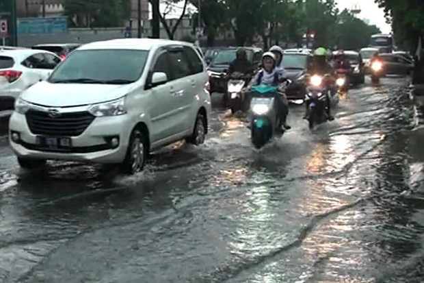 Banjir Cileuncang Kembali Kepung Kota Bandung
