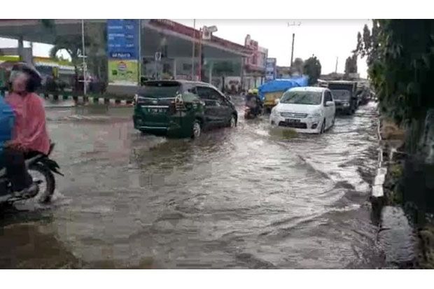 Hujan Deras 2 Jam, Jalan Provinsi Kuningan-Ciamis Terendam Banjir