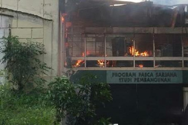 Diduga Akibat Korsleting Listrik, Gedung Pasca Sarjana Studi Pembangunan ITB Ludes Terbakar