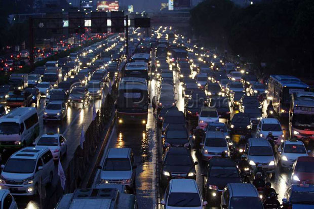 Puncak Arus Balik, Puluhan Ribu Kendaraan Tinggalkan Bandung