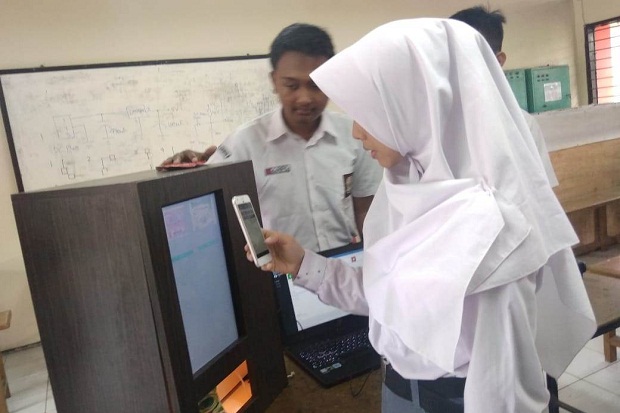 Vending Machine dan E-Money Karya Siswa SMKN 1 Cimahi Juara II Smart Hackathon