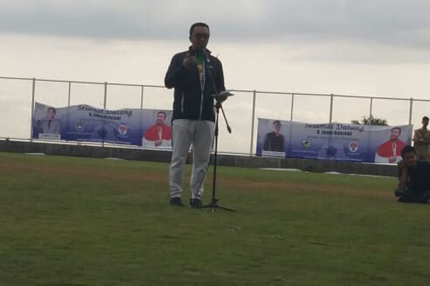 Menpora Imam Nahrawi Tinjau Lapangan Sepak Bola Berstandar FIFA di Cisayong