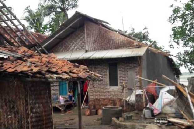 Angin Puting Beliung Terjang Dua Dusun, 29 Rumah Rusak