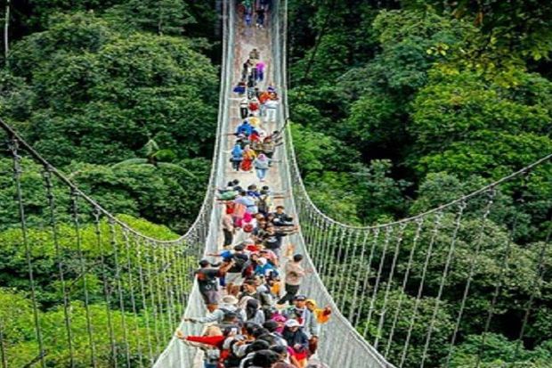 Jembatan Gantung Situgunung di Sukabumi Ini Lagi Ngehits