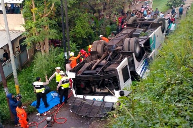 Bus Kramat Jati Terguling di Cicalengka, 2 Penumpang Tewas