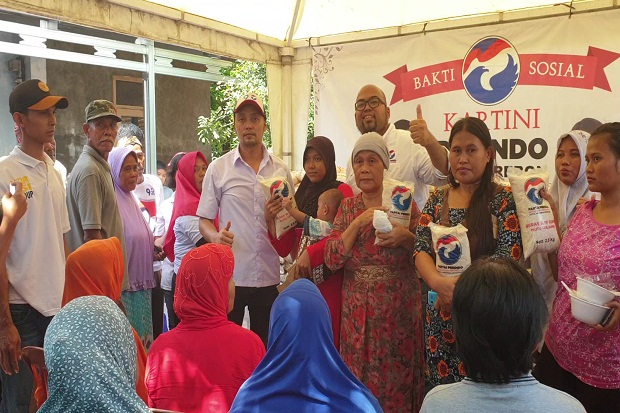 Kartini Perindo Bagikan 250 Paket Beras Murah di Cirebon