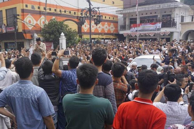 Sambil Berjalan Menuju Pintu Keluar Masjid, Jamaah Teriakkan Prabowo Presiden
