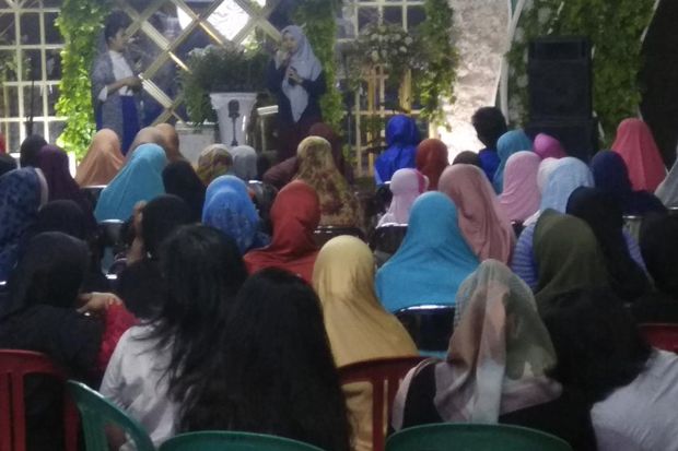 Puluhan Ibu-Ibu di Bandung Doakan Ani Yudhoyono Cepat Sembuh