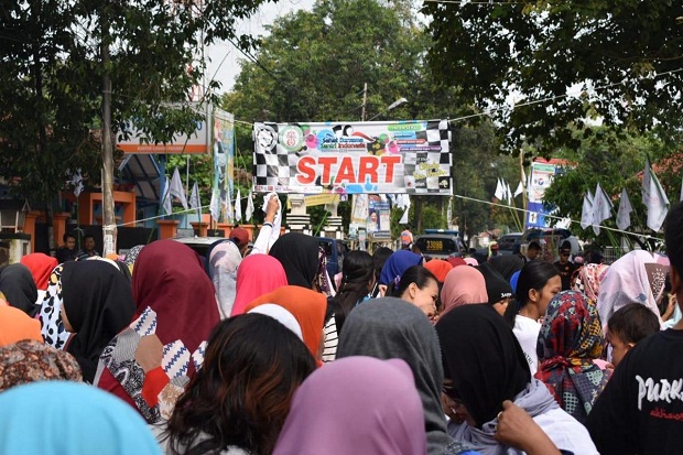 Jalan Santai Forum Santri Meriah, Diikuti Ribuan Warga Subang