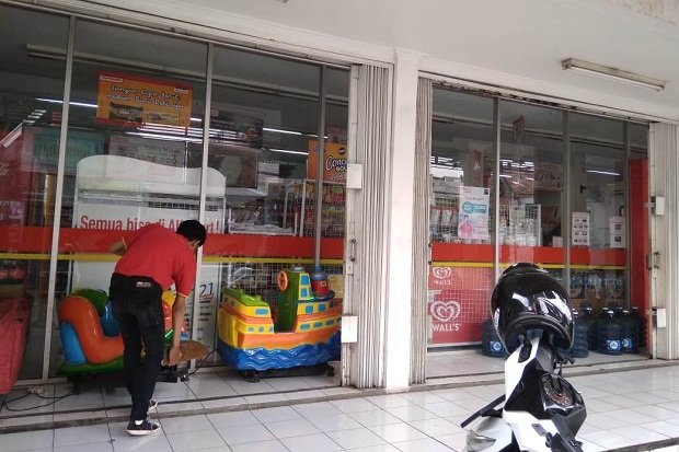 3 Pria Bersenjata Rampok Minimarket di Ciawitali, Gasak Rp60 Juta