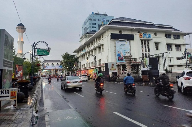 Pagi Cerah Berawan, Siang Bandung Dilanda Hujan Ringan-Sedang